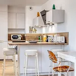 Apartment Les Mathurins F2 Unique Terrasse Parking Et Sport Rouen