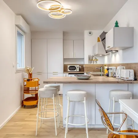 Les Mathurins F2 Unique Terrasse Parking Et Sport Appartement Rouen