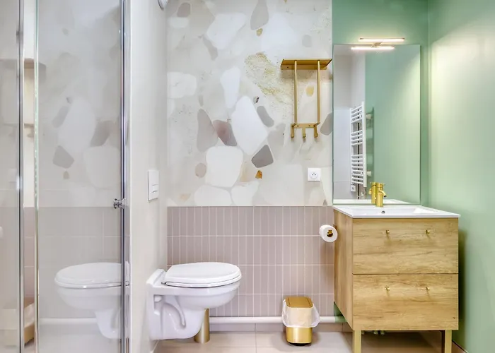 Les Mathurins F2 Unique Terrasse Parking Et Sport Appartement *