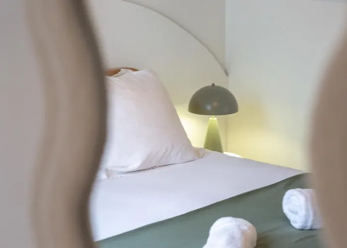 Les Mathurins F2 Unique Terrasse Parking Et Sport Appartement *